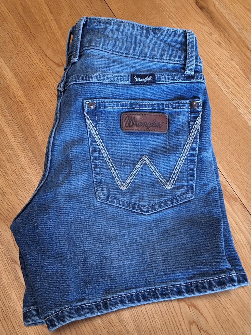 Women's Wrangler Jean Shorts Size 3 Avg